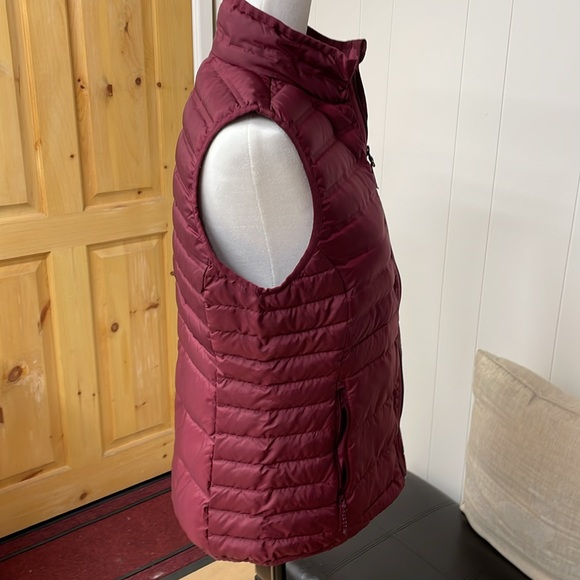 Columbia 650 down vest - woman’s small - Picture 7 of 12